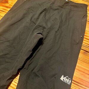REI Co-op MENS lightweight waterproof Shell Size M